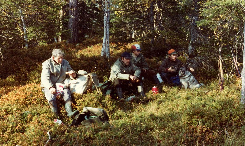 1982 rast i Furuskogmyra.jpg - Kaffekok i Furuskogmyra. Jørgen Wenn, Kåre Høyby, Birger Nonstad og Arvid Wennberg